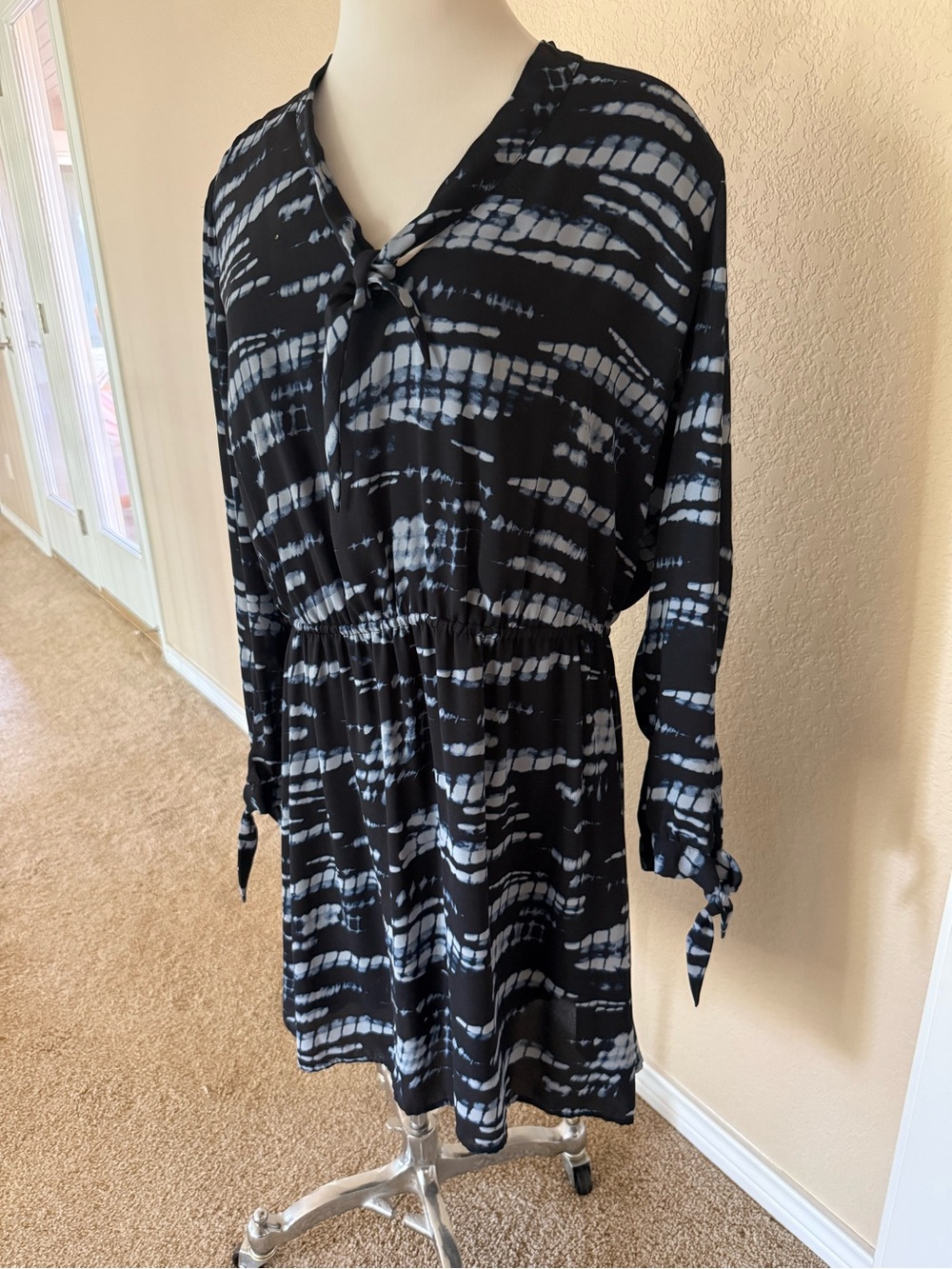 Noir Women's XL Blue Tie Dye V-Neck Long Sleeve Mini Wrap Dress Polyester